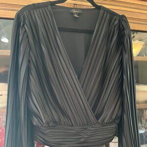 BEAUTIFUL Jopna Black Pleated V Neck Cropped Blouse SZ. Large L BEAUTIFUL